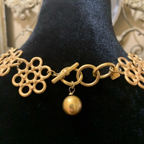 ♥️ Vintage Signed Anne Klein gold toned necklace with toggle closure. - Picture 3 of 5